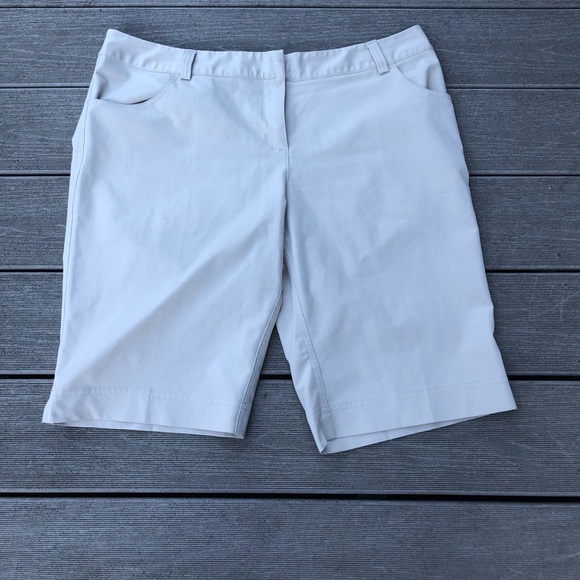 Women's Adidas Climalite golf short in light beige size 14 - Picture 2 of 11